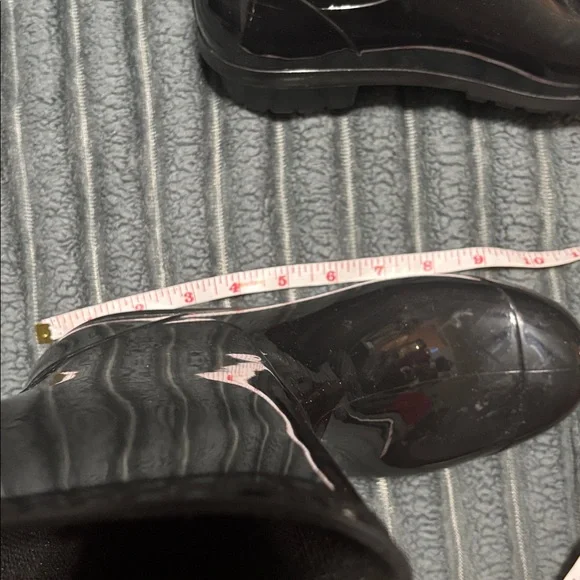 UGG rain boots, black.  Like new. Size 8 - Picture 10 of 11